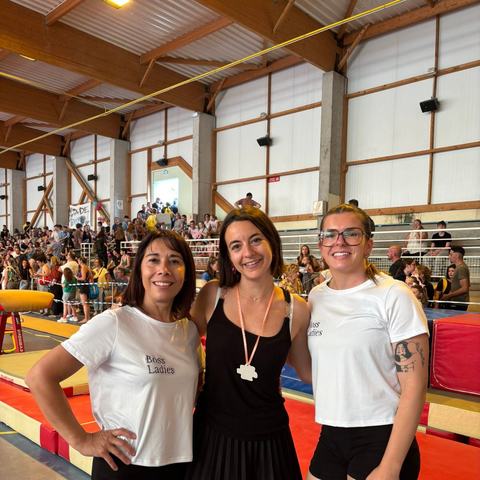 Trois encadrantes du club au bord du praticable